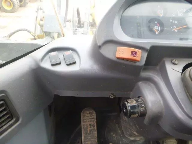 Komatsu WA320-5 – Bild 17