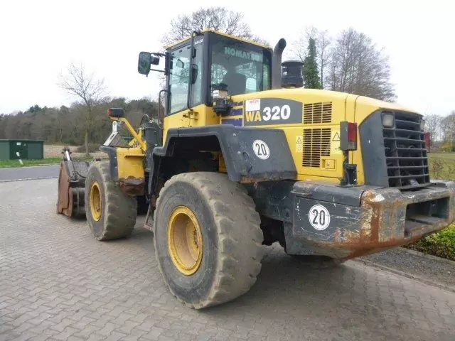 Komatsu WA320-5 – Bild 7