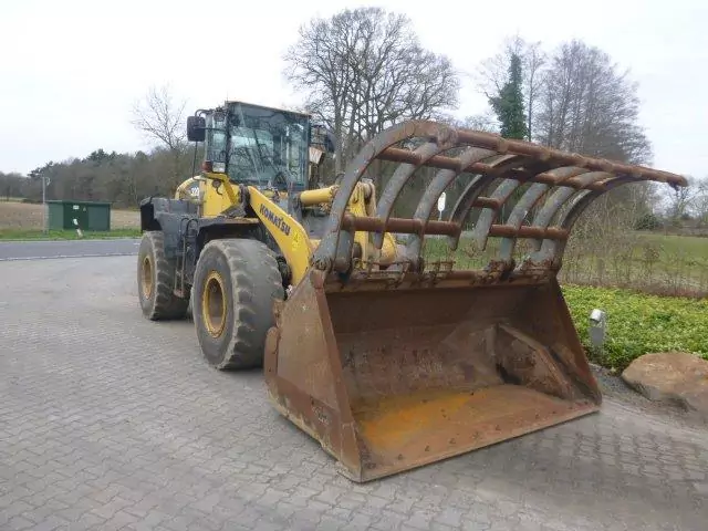 Komatsu WA320-5