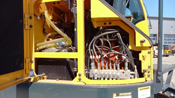 Hyundai HX235 A LCR - Image 12