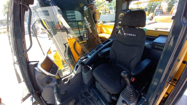 Hyundai HX235 A LCR - Image 19
