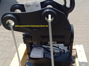 Quick coupler with swivel motor