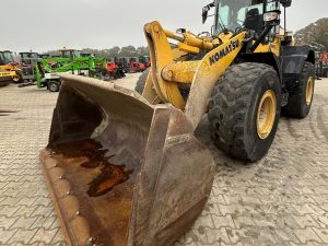 Komatsu WA320-8