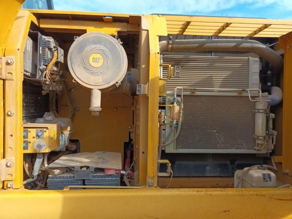 CAT 323 DL - Image 2