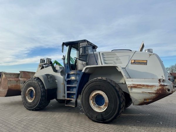 Liebherr L 586 2Plus2 - Image 2