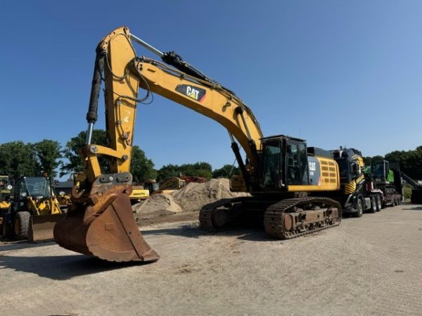 CAT 352F – Bild 3