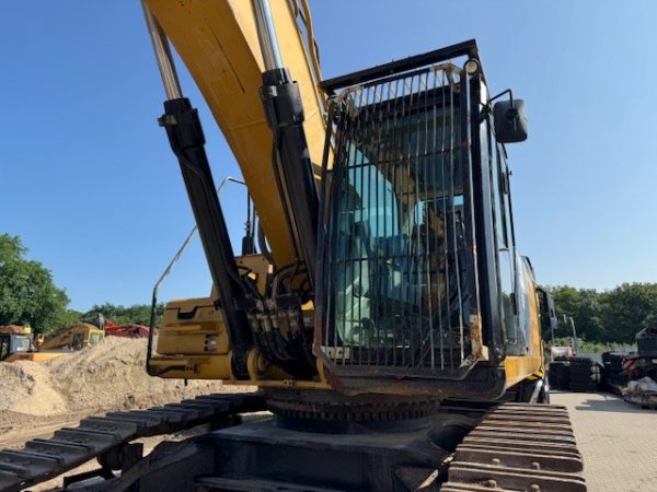 CAT 352F – Bild 15