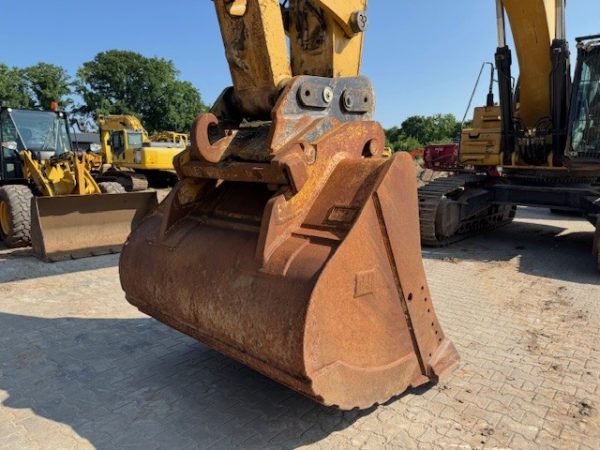 CAT 352F – Bild 17