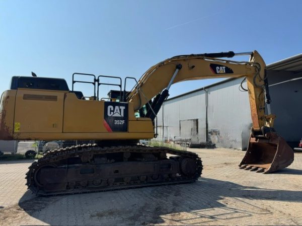 CAT 352F – Bild 4