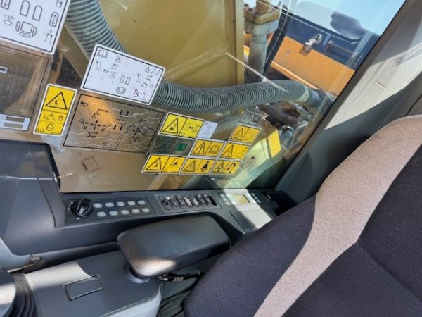 CAT 352F – Bild 7