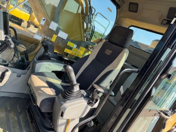 CAT 352F – Bild 9