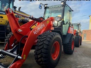 Kubota R090