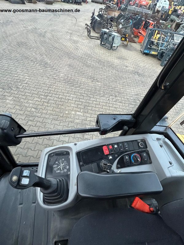 CAT 907M – Bild 4