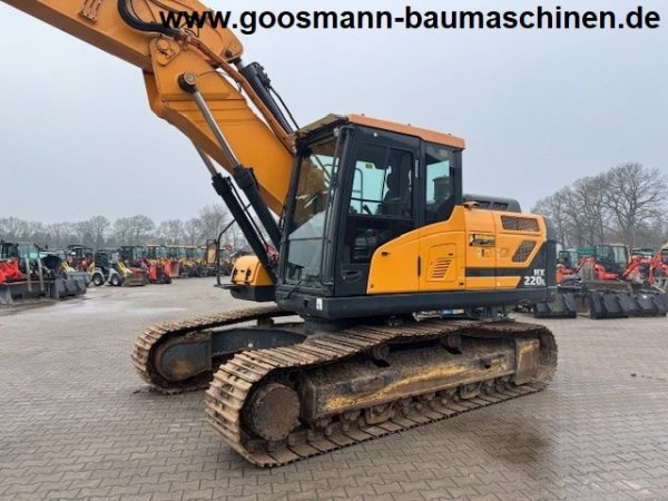 Hyundai HX220L - Image 11