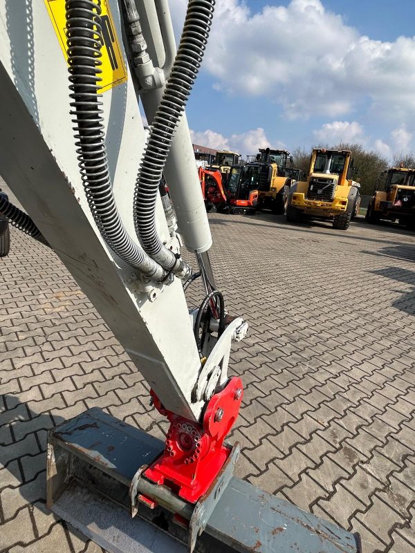 Takeuchi TB225A - Image 14