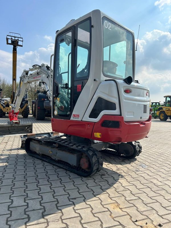 Takeuchi TB225A