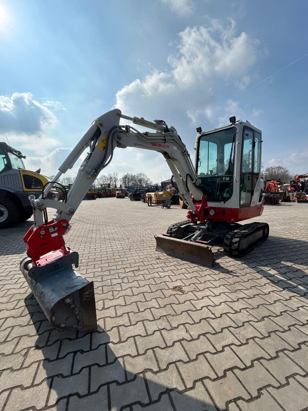 Takeuchi TB225A - Image 4