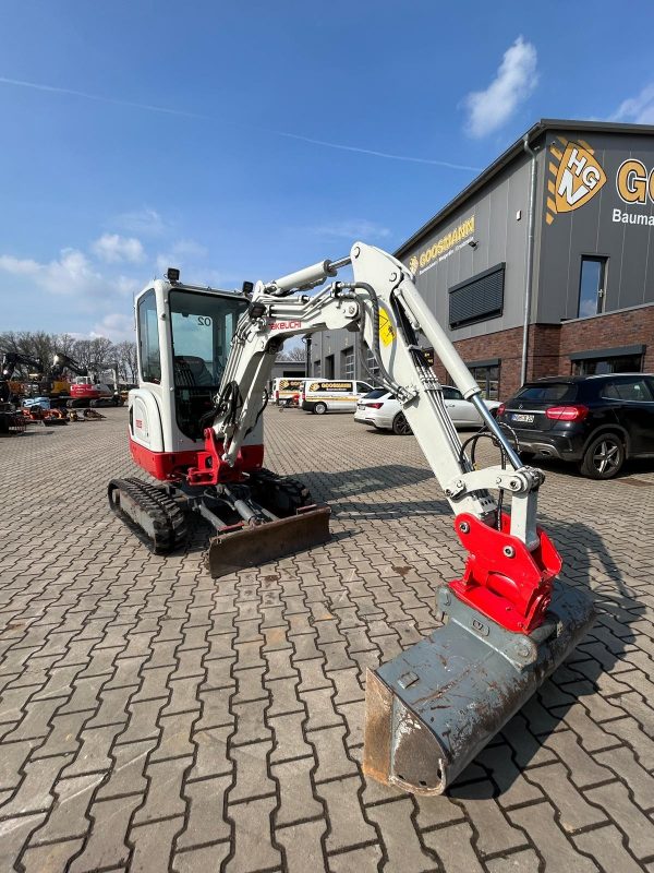 Takeuchi TB225A - Image 5