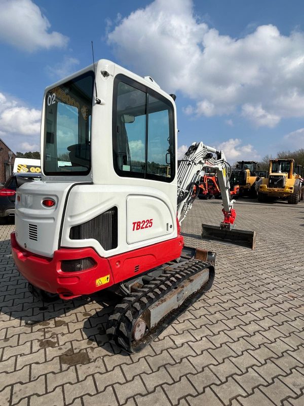Takeuchi TB225A - Image 6