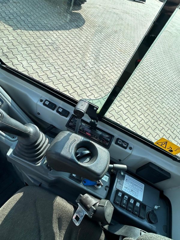 Takeuchi TB225A - Image 8