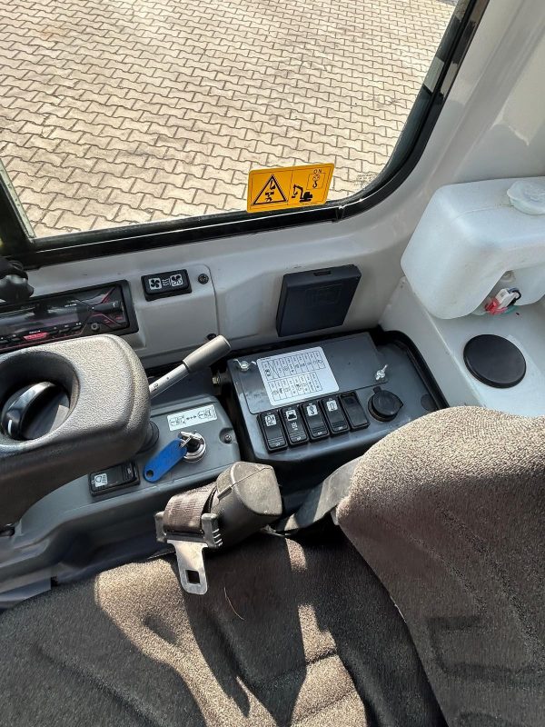 Takeuchi TB225A - Image 10