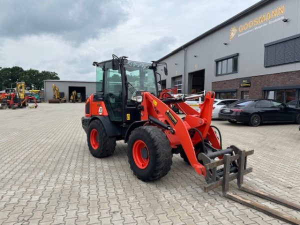 Kubota R090