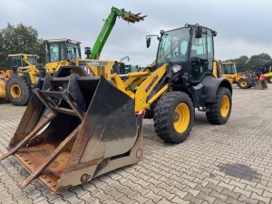 Komatsu WA100M-8 Hochkippschaufel