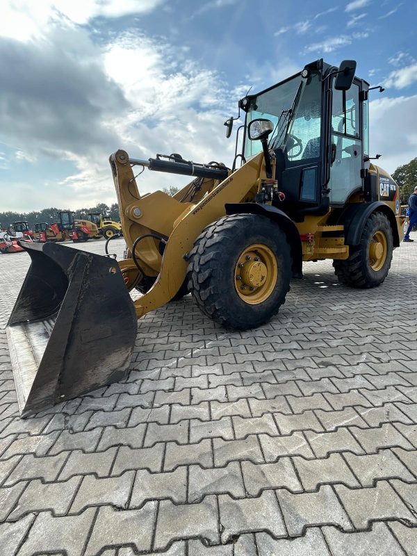 CAT 907 M
