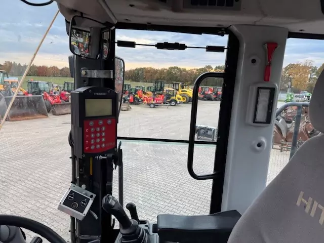 Hitachi ZW250-6 – Bild 11