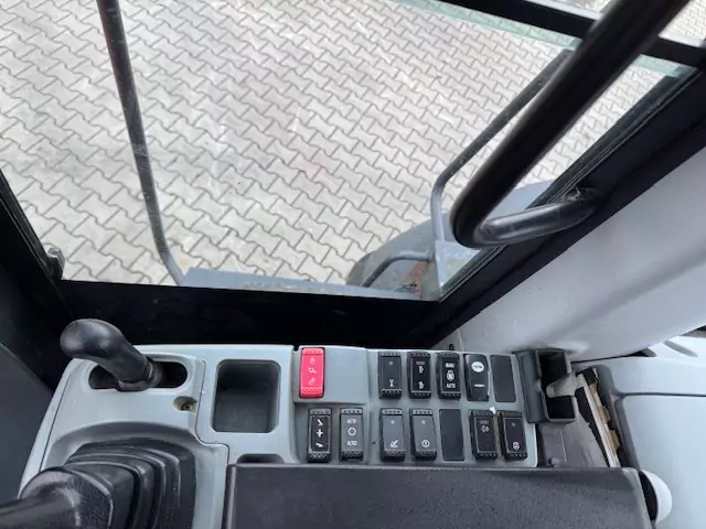 Hitachi ZW250-6 – Bild 14