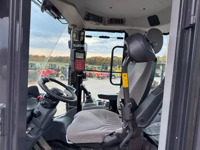 Hitachi ZW250-6 – Bild 15