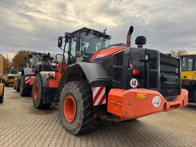 Hitachi ZW250-6 – Bild 6