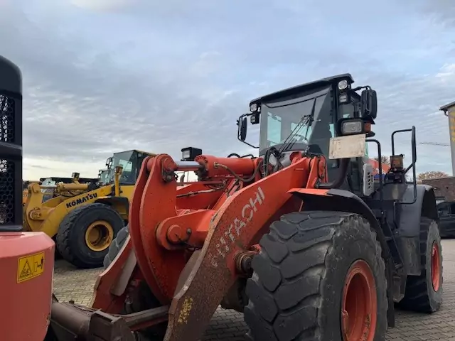 Hitachi ZW250-6 – Bild 8