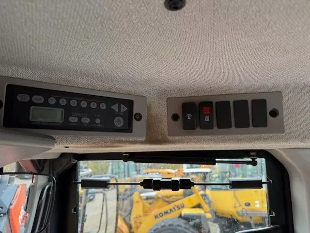 Hitachi ZW250-6 – Bild 9