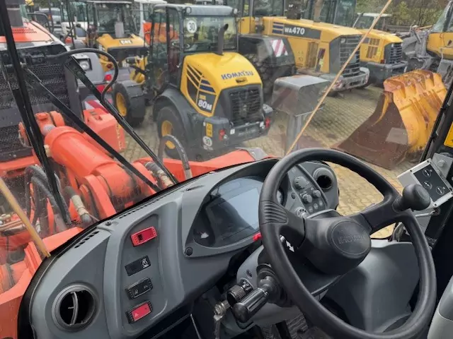 Hitachi ZW250-6 – Bild 10