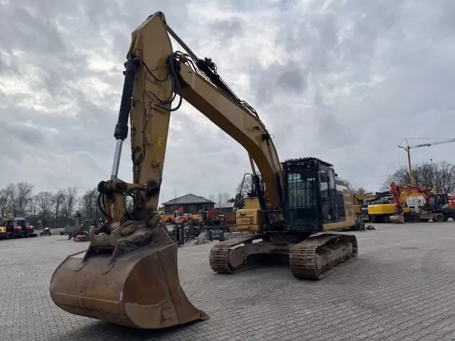 CAT 326 FLN – Bild 5