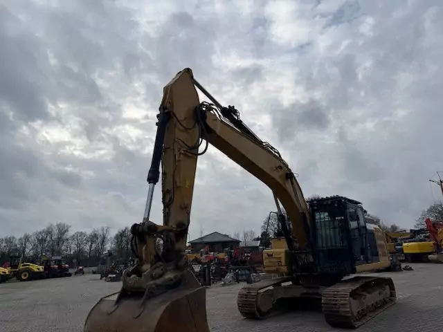 CAT 326 FLN – Bild 6